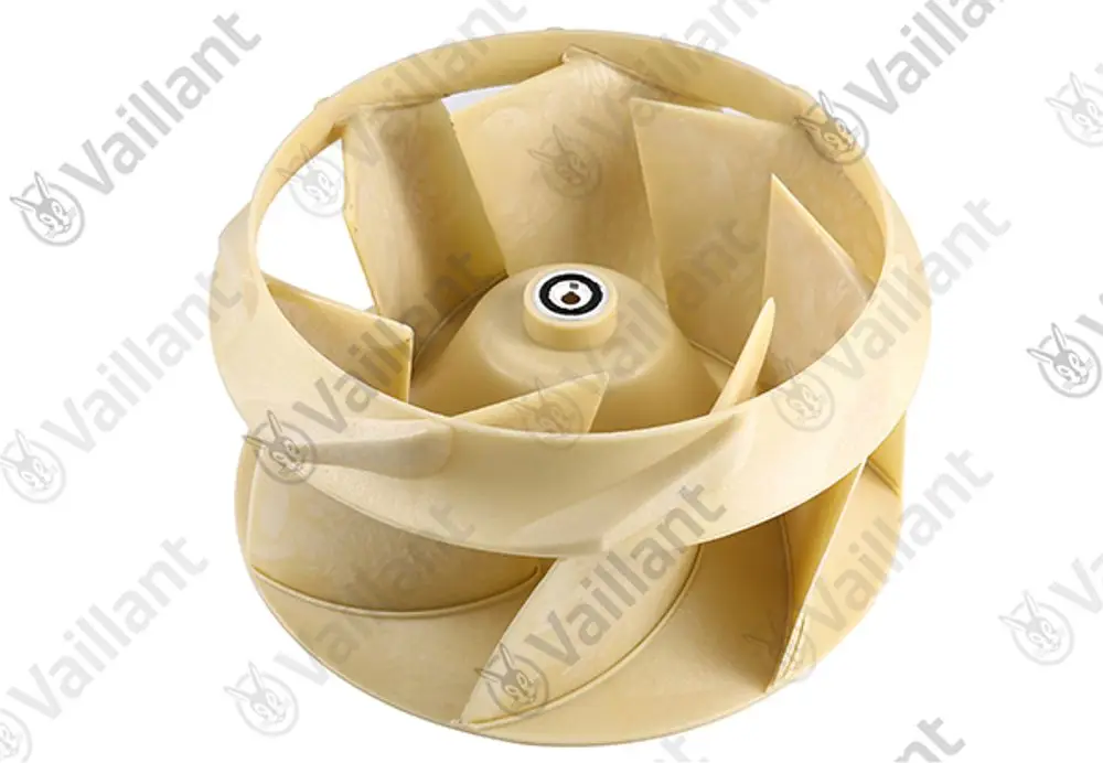 Tangentialventilator von Vaillant mit mehreren Schaufeln. Beige Kunststoffkonstruktion, zentrale Achse mit Befestigungspunkt. Gestaltung für den Luftstrom.